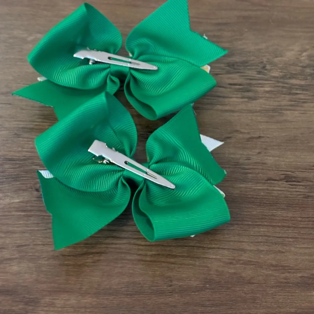 NWT  St. Patrick's Day hair bows - set of 2.  So cute